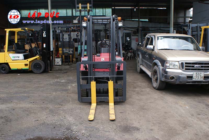 Xe nâng cũ động cơ dầu NISSAN 1.8 tấn NJ01# 117591 giá rẻ