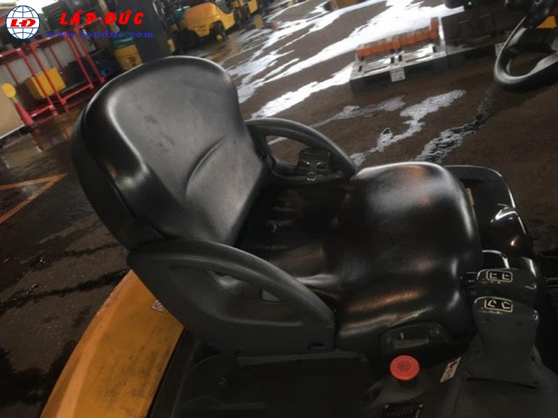 Xe nâng điện ngồi lái 1.5 tấn KOMATSU FB15-12