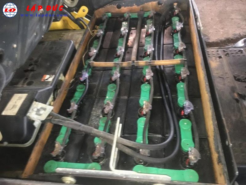 Xe nâng điện ngồi lái 1.5 tấn KOMATSU FB15-12