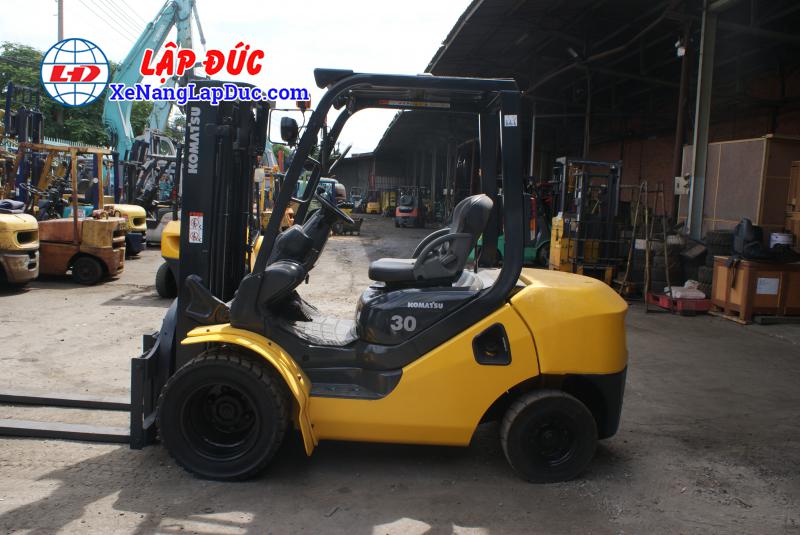 XE NÂNG DẦU 3 TẤN KOMATSU FD30T-17