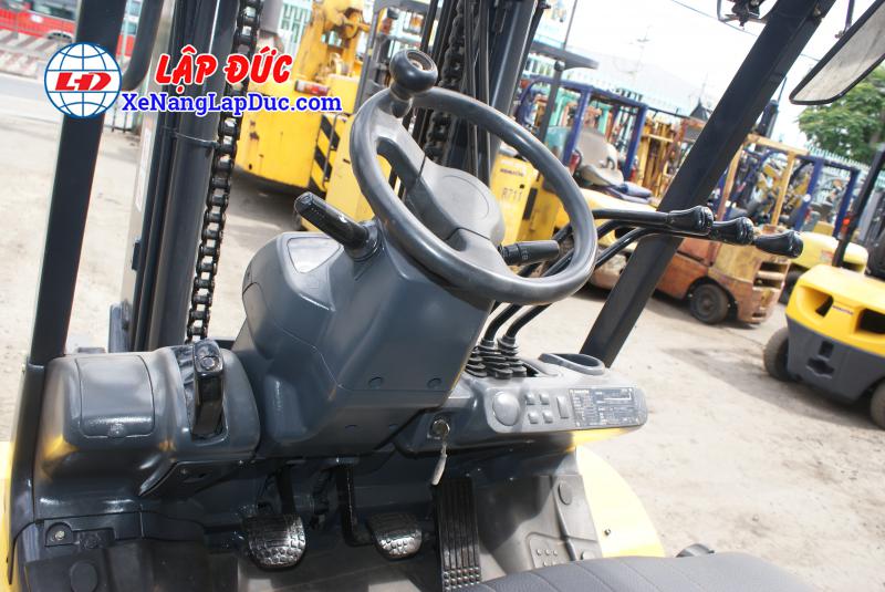 Xe nâng KOMATSU 3 tấn động cơ dầu FD30T-17 giá rẻ
