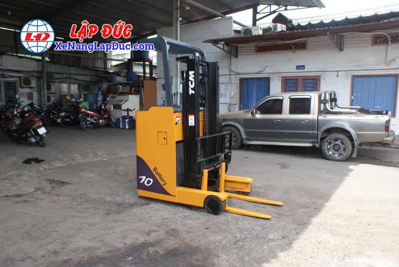 Xe Nâng Điện Đứng lái 1 Tấn TCM FRB10