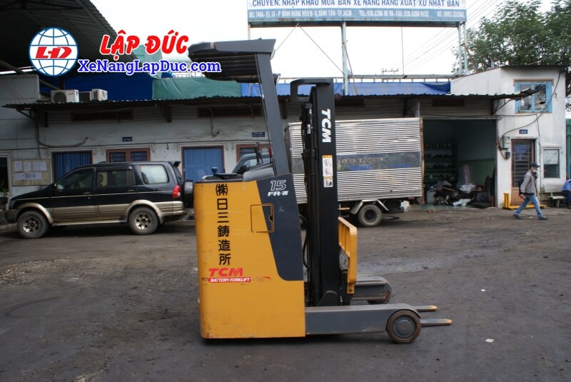 Xe Nâng Điện Đứng lái TCM FR15-7. sức nâng 1.5 tấn hàng bãi Nhật