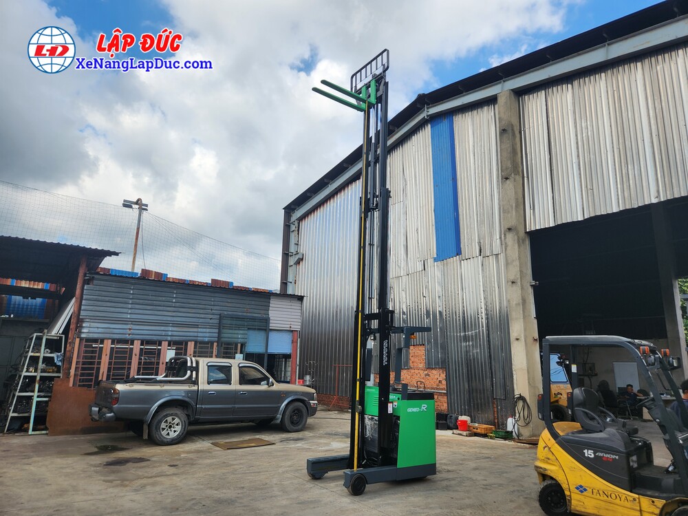 Xe nâng điện đứng lái 1.5 tấn Toyota 7FBR15 6m cho kệ drive in 16